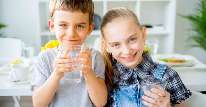 Acqua Per Bambini Come Bere Acqua Quanta Acqua Bere Al Giorno